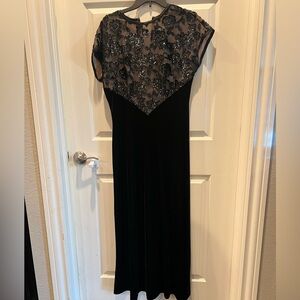 Jeffrey & Dara Evenings  size 10 Women’s Velvet Maxi Dress Floral Formal